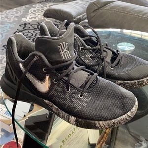 Kyrie men’s Basketball Shoes